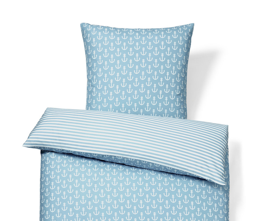 Pościel z mikrowłókna we wzór kotwicy i poduszka w paski.