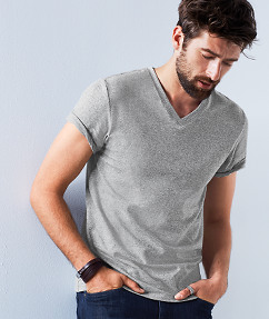 Koszulki męskie – od codziennych po eleganckie | TCHIBO