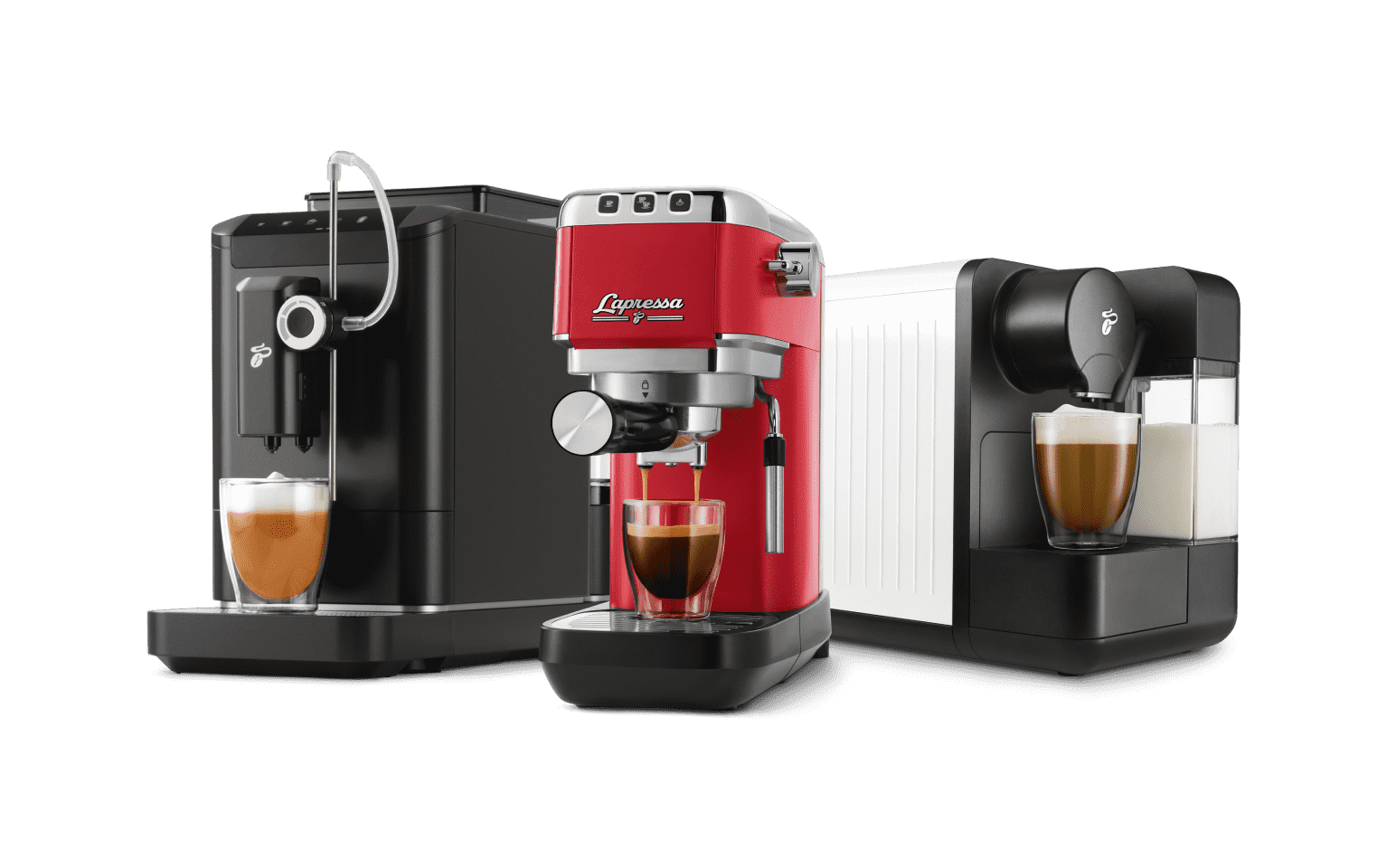 Verschiedene Kaffeemaschinen stehen nebeneinander